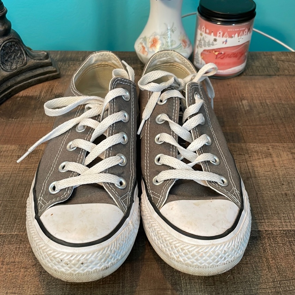 Converse All Star shoes women’s size 6 EUC